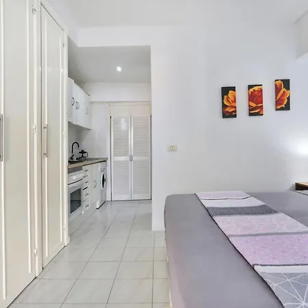 Appartement Relaxing Studio, Los Cristianos, Heated Pool, Air Con