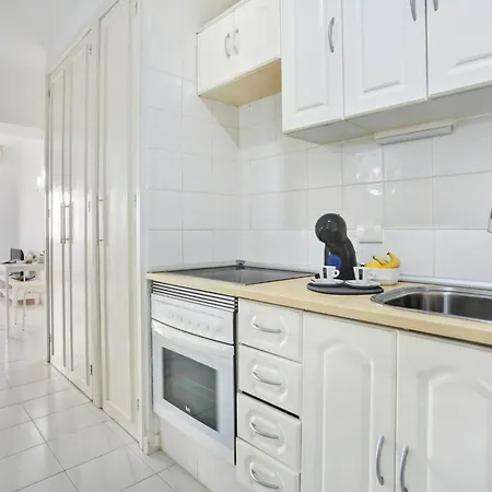 Relaxing Studio, Los Cristianos, Heated Pool, Air Con Daire *