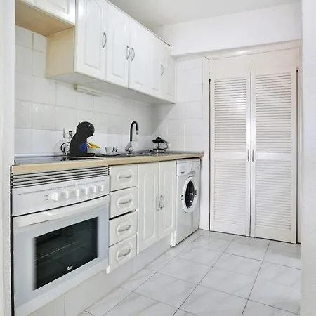 Relaxing Studio, Los Cristianos, Heated Pool, Air Con * Los Cristianos (Tenerife)