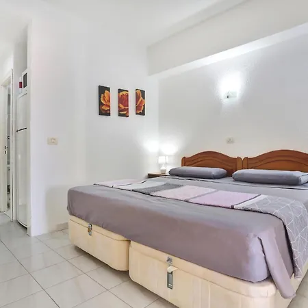 Relaxing Studio, Los Cristianos, Heated Pool, Air Con *