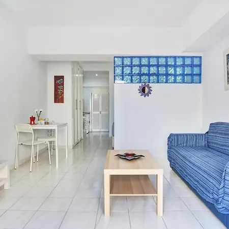 Relaxing Studio, Los Cristianos, Heated Pool, Air Con Daire *